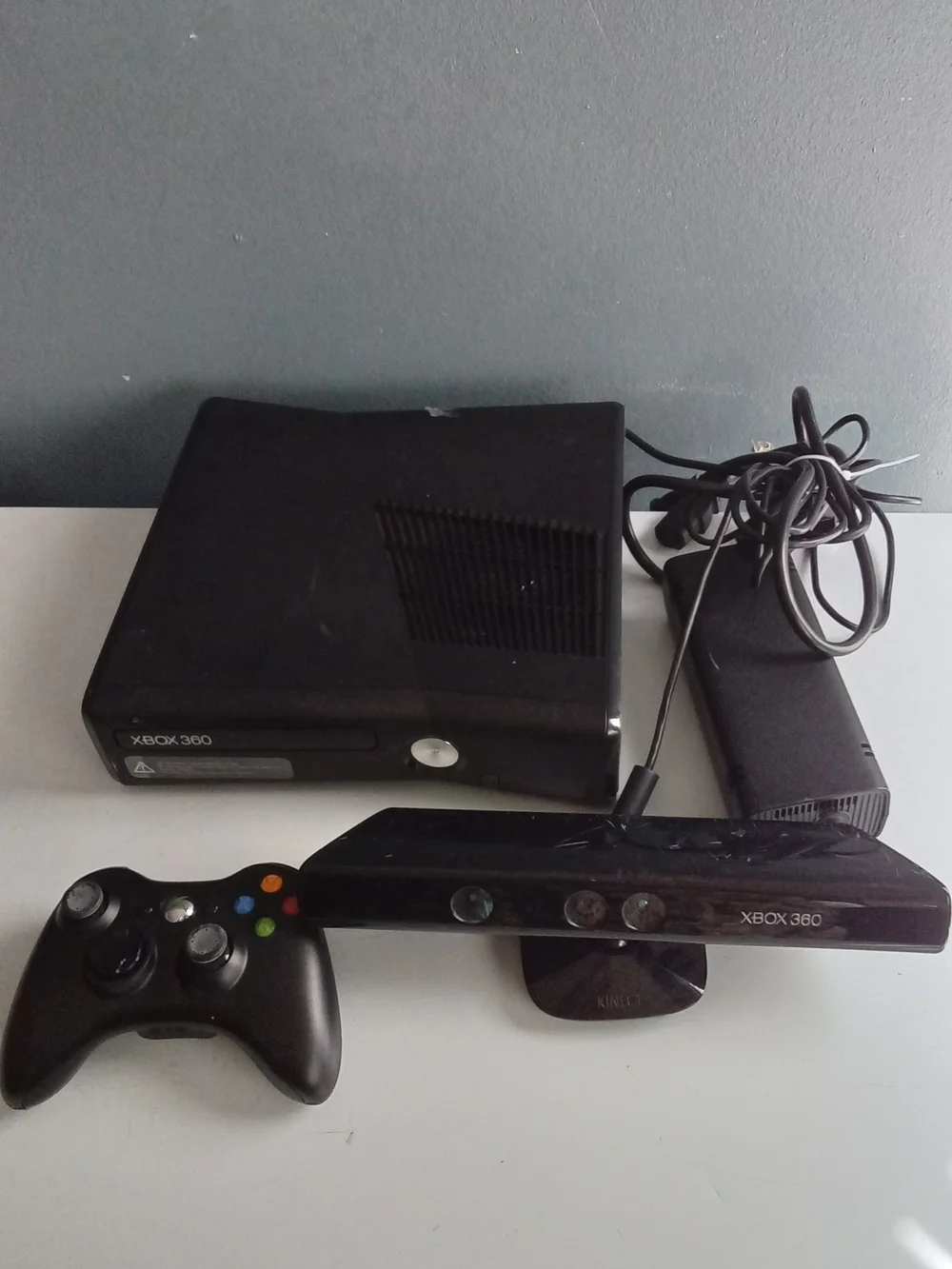 Microsoft Xbox 360 E Console Bundle with Kinect Sensor and Wireless Controller